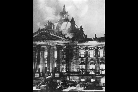 Der Reichstagsbrand – Eine Flamme der Intrige und des politischen Wandels